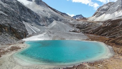 碧水山峦