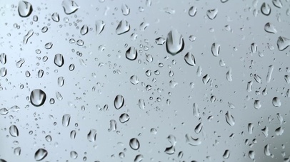 唯美玻璃上的水滴