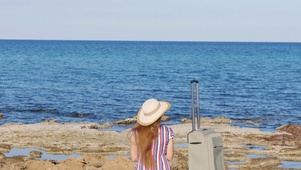 4K 高清 海滩上的女人