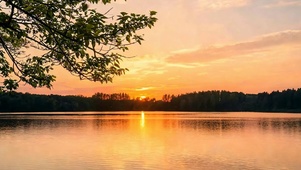 夕阳湖面