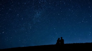 星穹私语双人旷野的星际温柔烟花