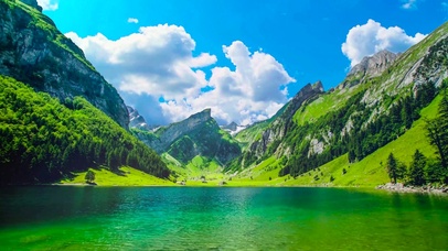 蓝天白云高山湖