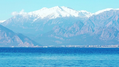 唯美雪山湖泊 4K