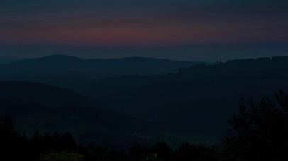 4K 高清 丘陵多雾的夏日早晨