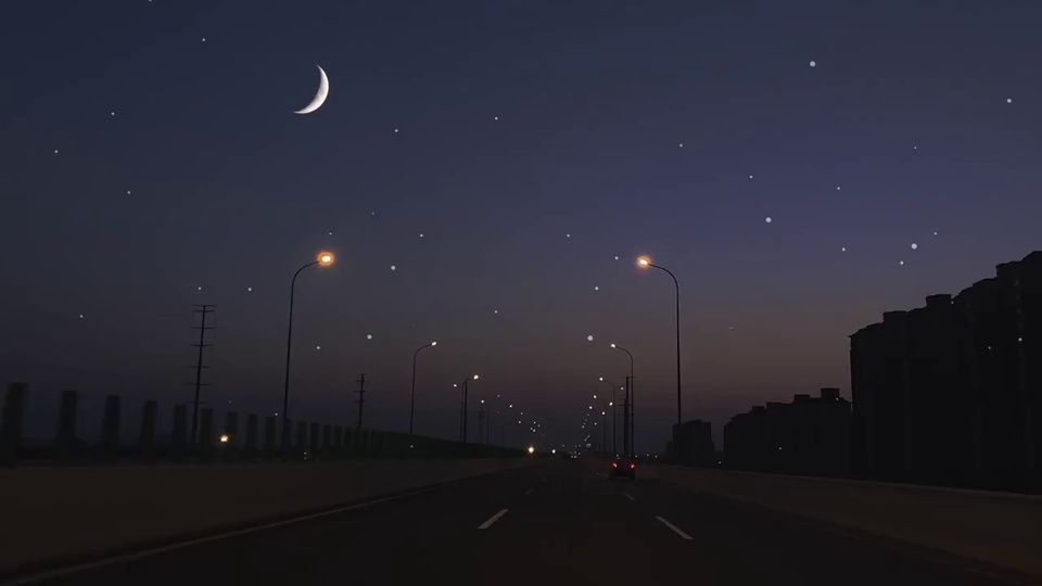 写实风格城市道路夜景，深紫蓝色夜空有白色月牙与散落星点，向远方延伸的多车道道路被暖橙黄色街灯照亮