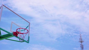 4K蓝天篮球框