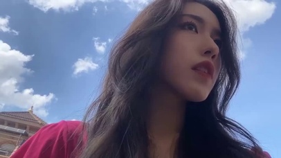 蓝天美女