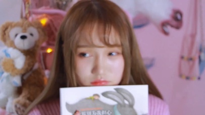 粉色世界的小姐姐