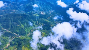航拍青山
