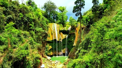 治愈山涧流水4K