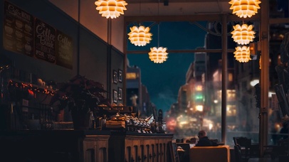 舒适的雨夜咖啡厅