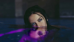 泳池美女