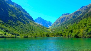 高山绿水湖