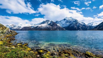 雪山湖泊