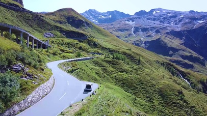 4K 高清 高山上长途旅行的车
