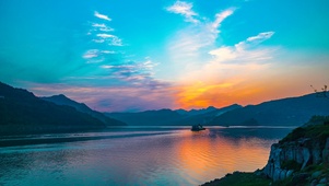 4K唯美夏天长江河道夕阳晚霞