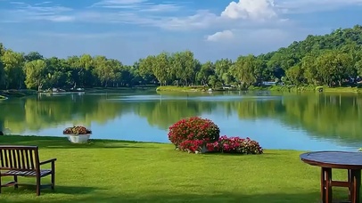 护眼蓝天白云树木河流绿景带鱼屏