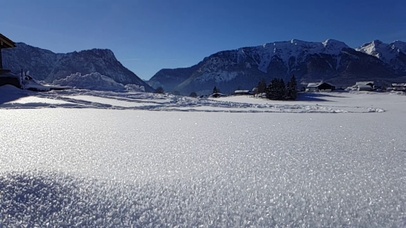 【消暑降温】雪花飞溅在雪地