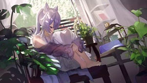 打瞌睡的少女