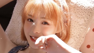 短发美女
