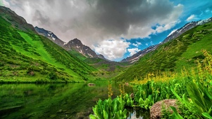 4K 春天的山湖