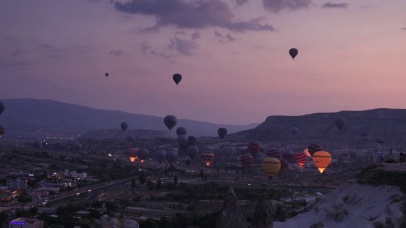 浪漫傍晚的热气球