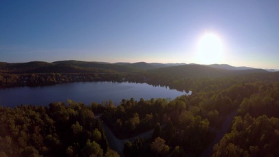 4K蓝天高空湖山脉