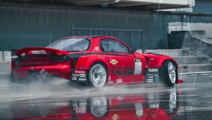 雨中汽车