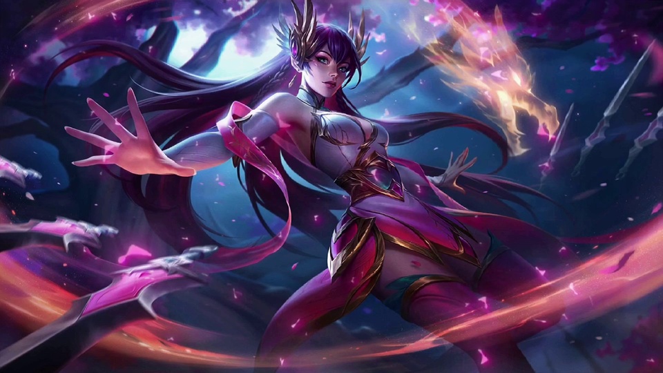 紫发女子立于夜雾花林，周身环绕粉紫花瓣与金橙龙形灵光