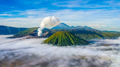 高山云雾活火山