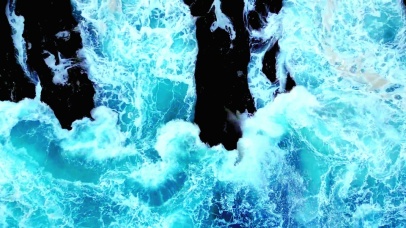 唯美俯瞰海浪触礁 4K