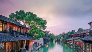 雨后的湖畔人家
