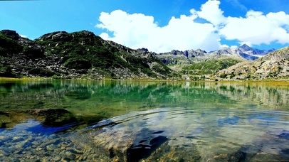 蓝天白云湖泊4K