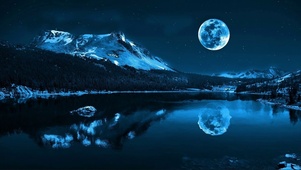 月下湖景