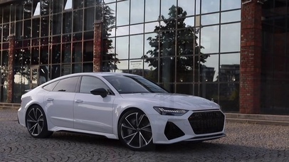 儒雅白奥迪rs7