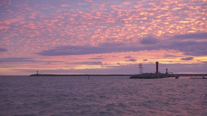 4K 高清  云朵漂浮在黑海