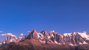 4K山峰月亮
