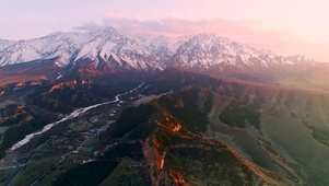 日照金山