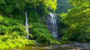 山间护眼瀑布河流