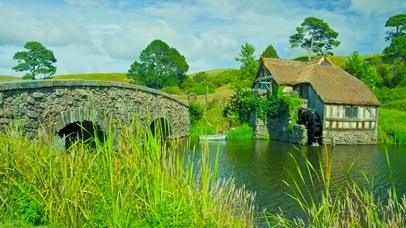 石桥河边小屋水车
