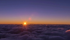 晴空普照云层