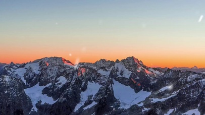 4k唯美治愈雪山夕阳山峰