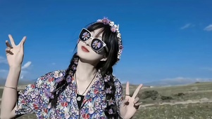 活力美少女热情洋溢活泼美丽动人