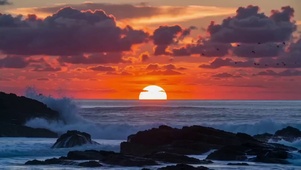 浓烈橘红落日・巨浪海面