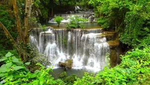 绿林山涧瀑布