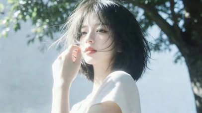 短发可爱女孩