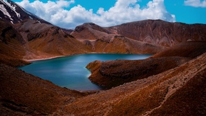 雪山湖泊