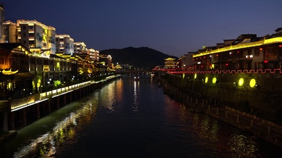 夜晚江南小镇湖畔