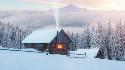 美丽的降雪冬季小屋