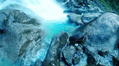 治愈山石流水4K